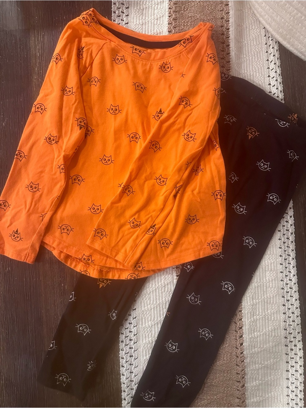 Cat & Jack Kids Cat-Print Long Sleeve Top and Pants Size 4T